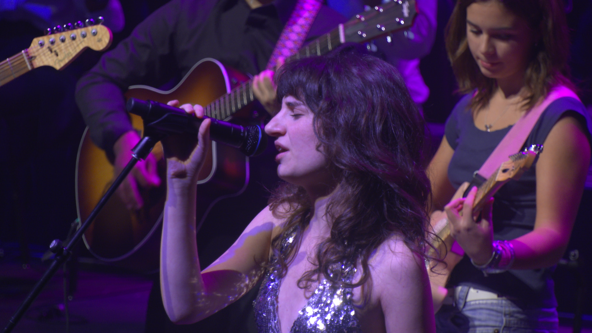 Guitar lessons Toronto — Studio 211 UNBREAKABLE II Audrey on stage